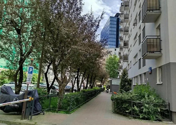 Classic 2-Br Apartment At Chmielna 200 M From Central Station, Parking On Site