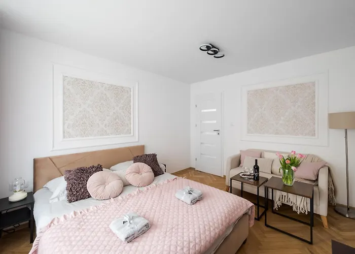 Classic 2-Br Apartment At Chmielna 200 M From Central Station, Parking On Site