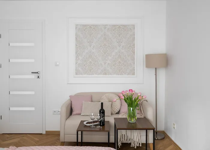 Classic 2-Br Apartment At Chmielna 200 M From Central Station, Parking On Site