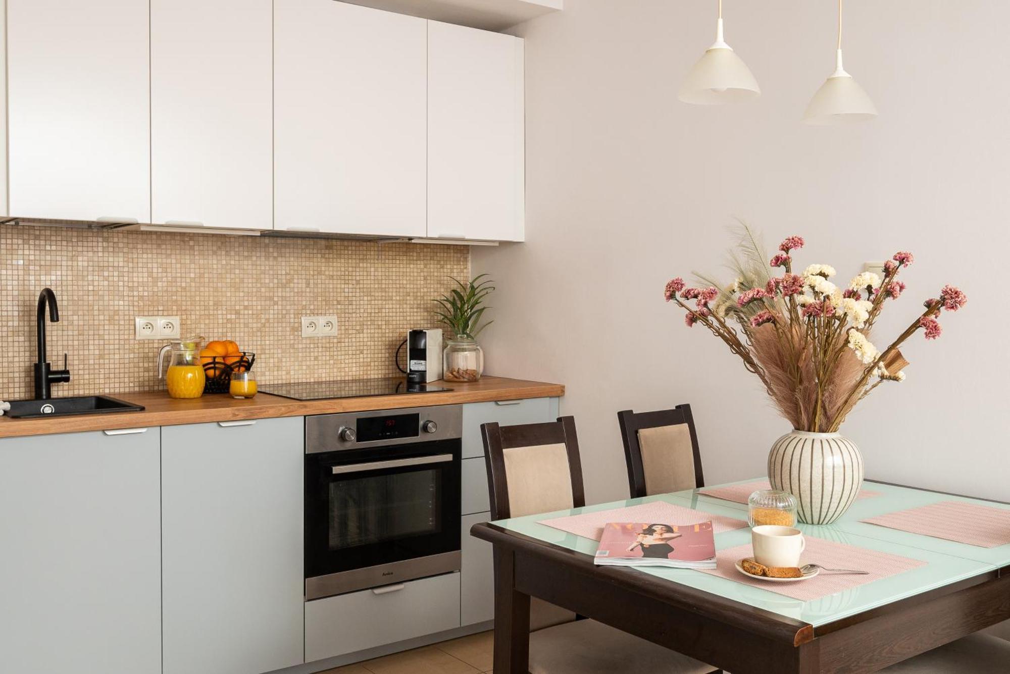 Classic 2-br At Chmielna 200 M From Station, Parking On Site *
