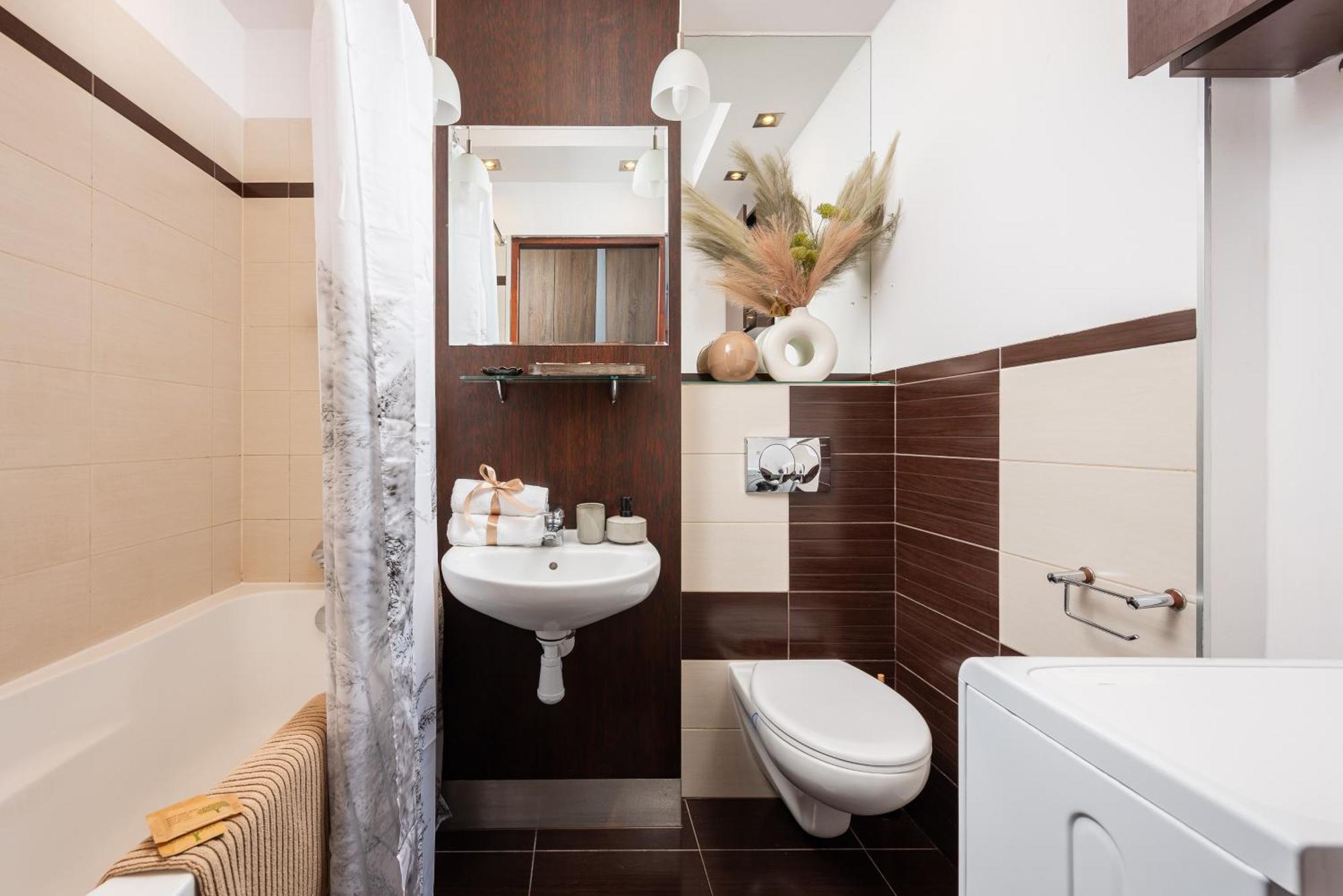 Classic 2-br At Chmielna 200 M From Station, Parking On Site Warsaw