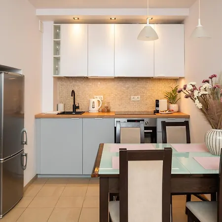 Classic 2-Br Apartment At Chmielna 200 M From Central Station, Parking On Site Warsaw Exterior photo