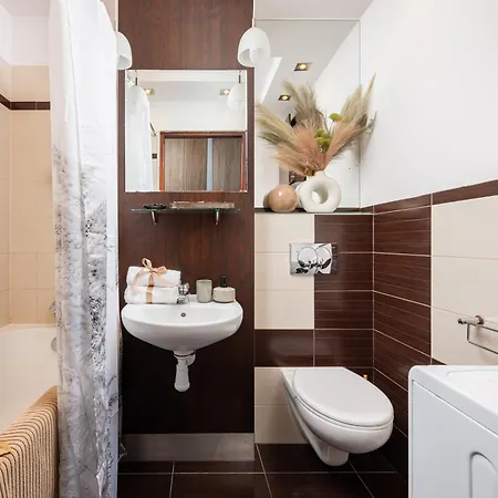Classic 2-Br Apartment At Chmielna 200 M From Central Station, Parking On Site Warsaw Exterior photo