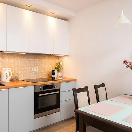 Classic 2-Br Apartment At Chmielna 200 M From Central Station, Parking On Site Warsaw Exterior photo