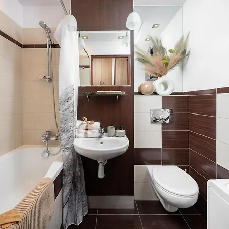 Classic 2-Br Apartment At Chmielna 200 M From Central Station, Parking On Site Warsaw Exterior photo